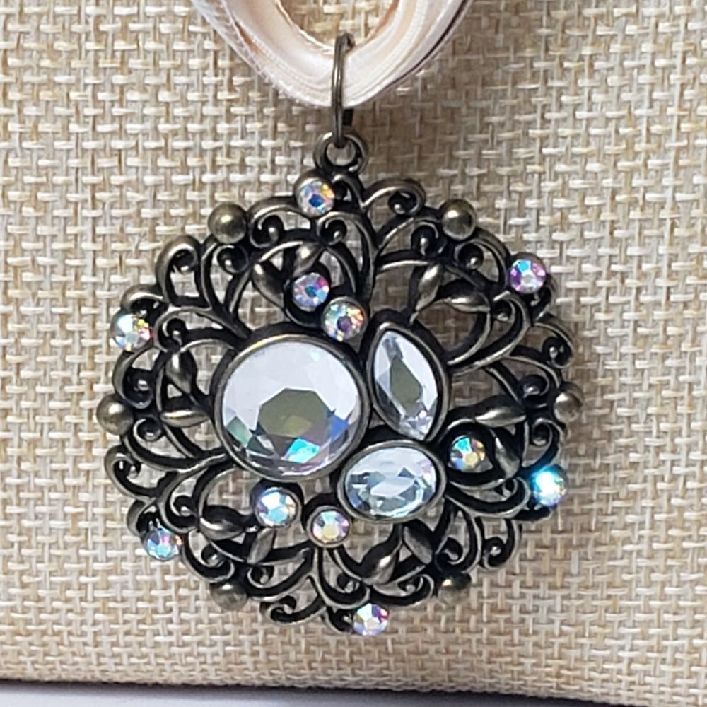 Dramatic Ribbon Necklace With Large Dramatic Jeweled Pendant - Picture 2 of 7